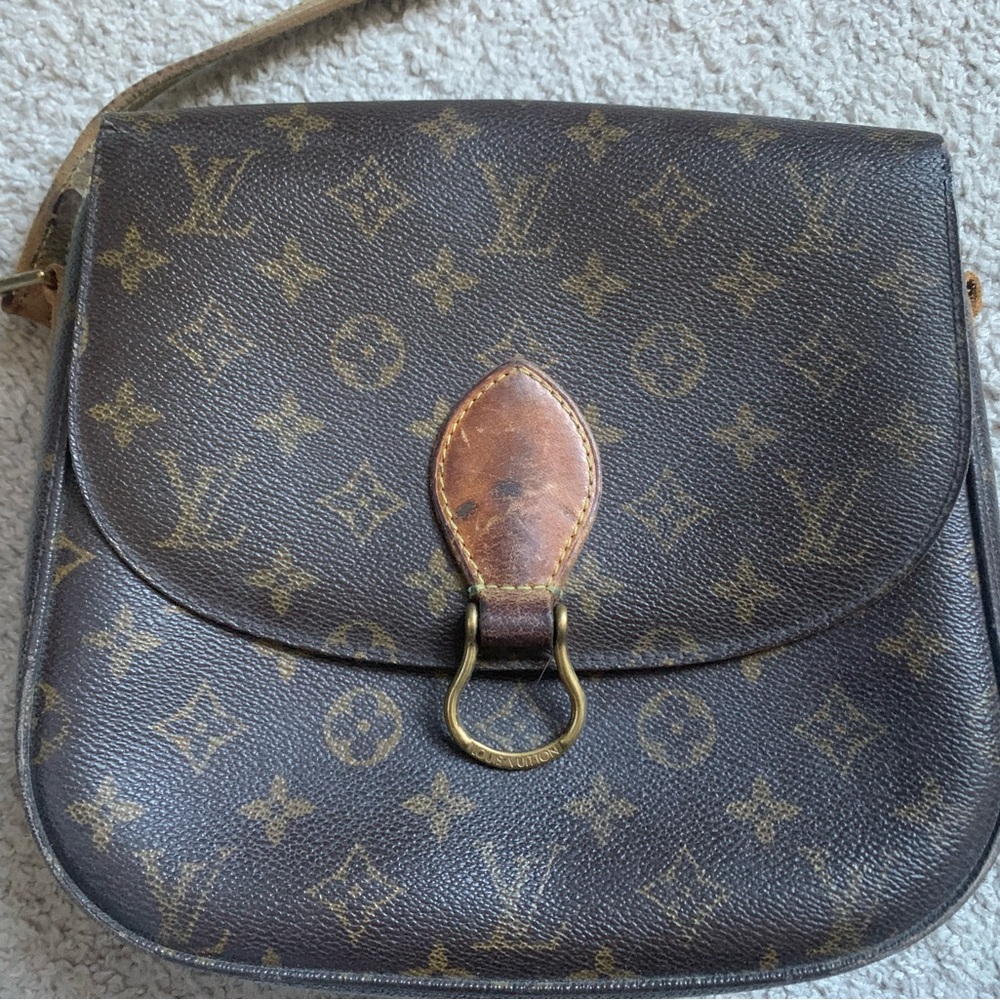 💯 Authentic Louis Vuitton Saint Cloud Crossbody…..